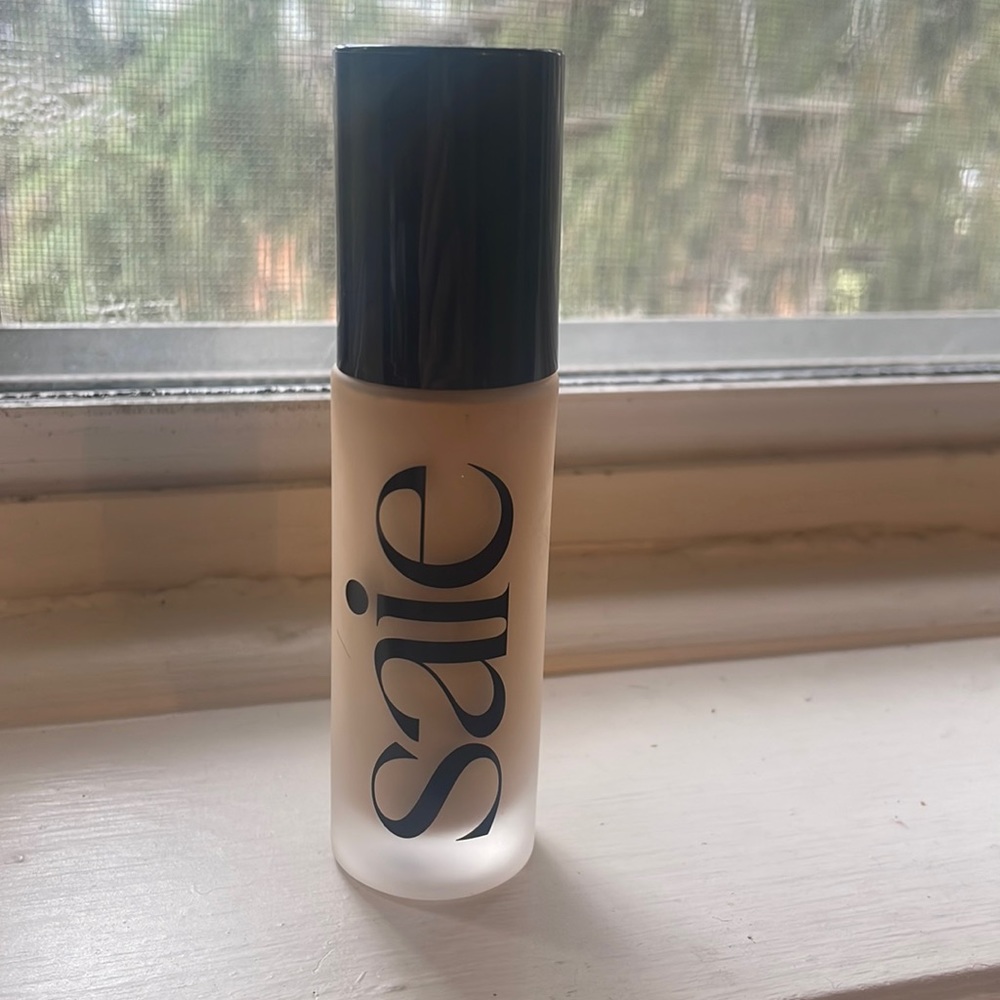 Saie liquid foundation